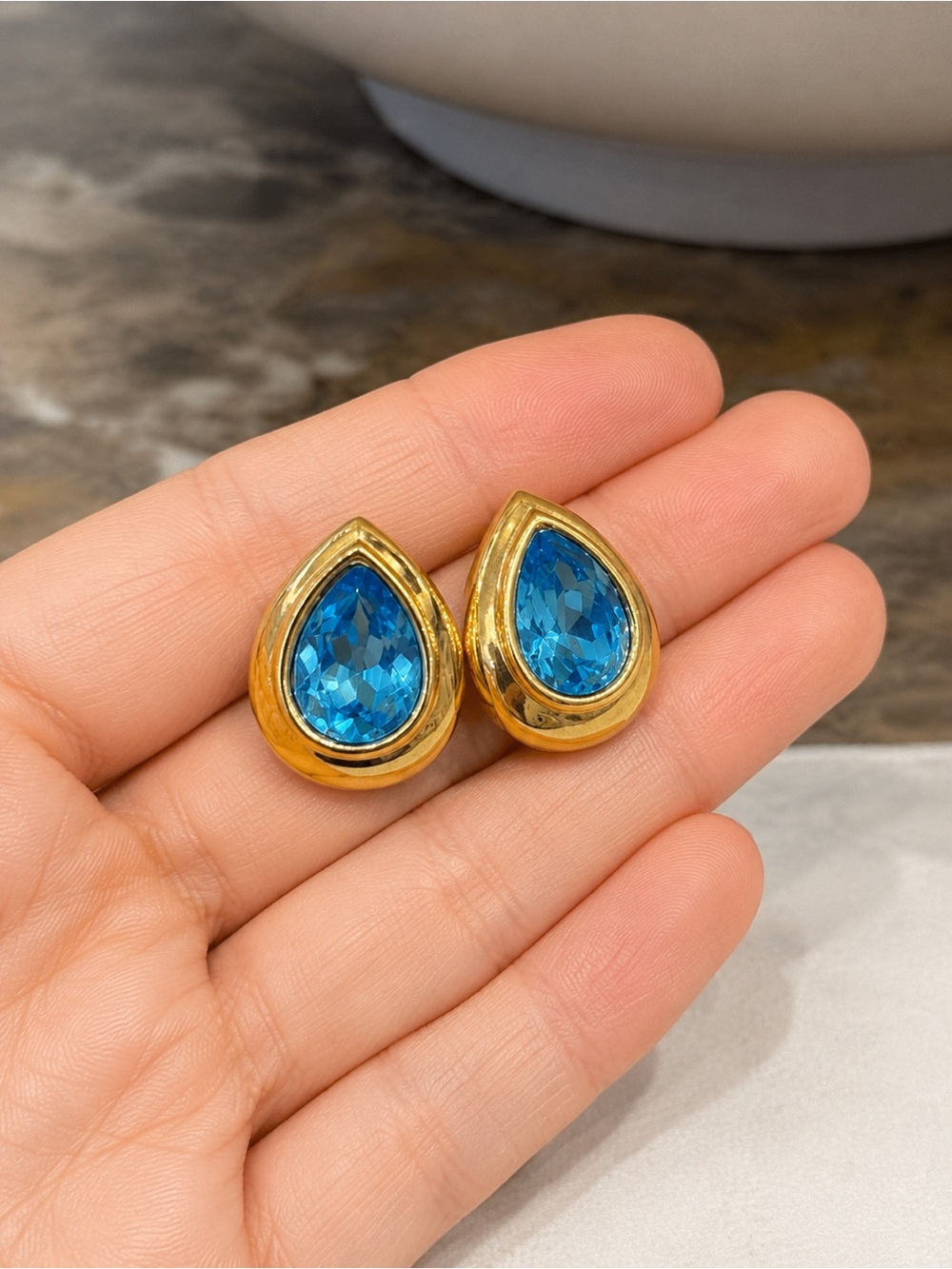 Vintage 1970s Gold Tone Blue Crystal Teardrop Statement Earrings